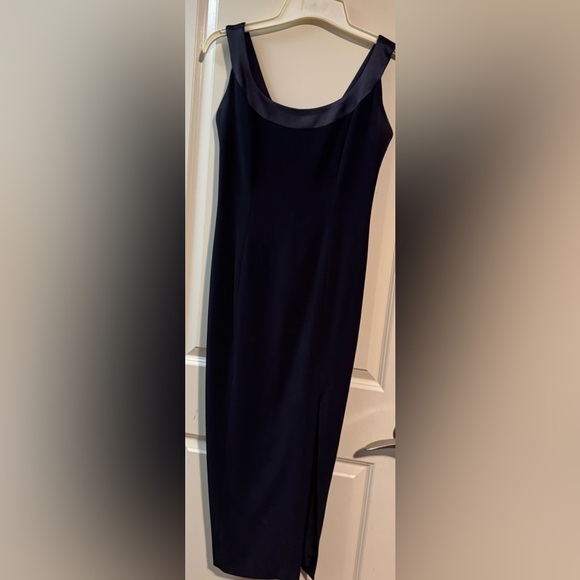 Tahari Dresses & Skirts - TAHARI-Elegant Black Sleeveless Dress